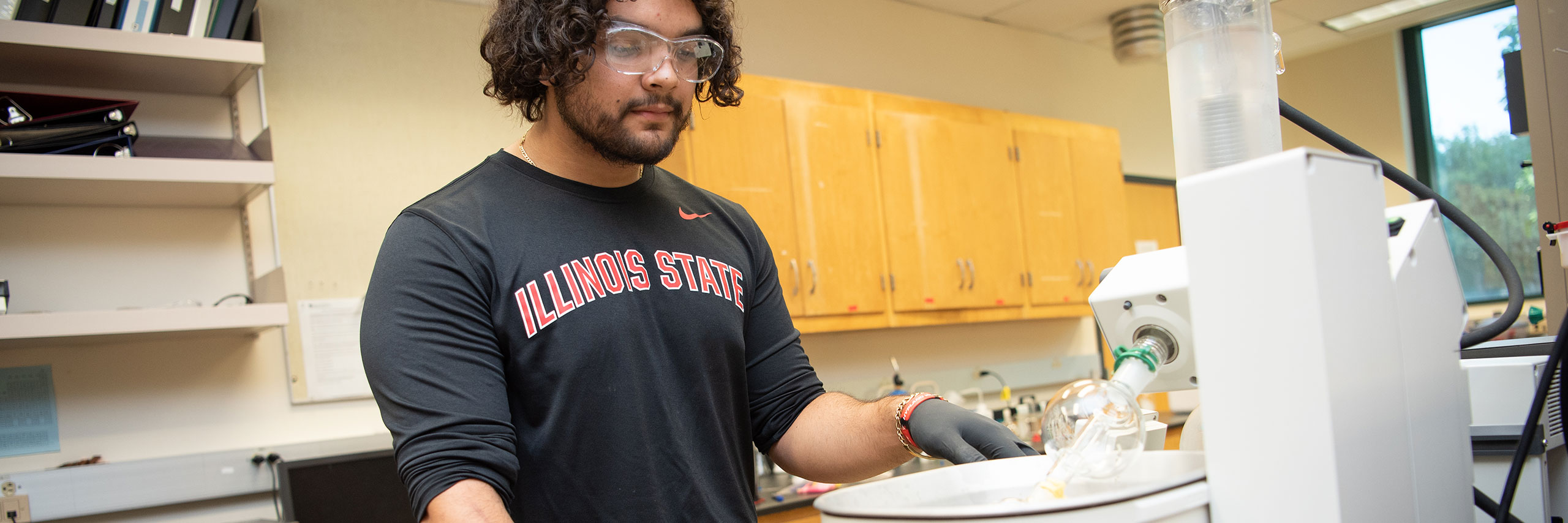 Student working on a machine at the biology laboratory.